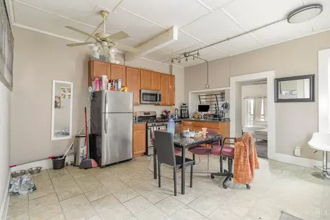 Kitchen - 421 Oregon St, Cincinnati, OH 45202 photo 3 of 4