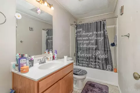 Bath - 421 Oregon St, Cincinnati, OH 45202 photo 2 of 3