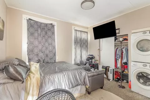 Bedroom - 421 Oregon St, Cincinnati, OH 45202 photo 2 of 4