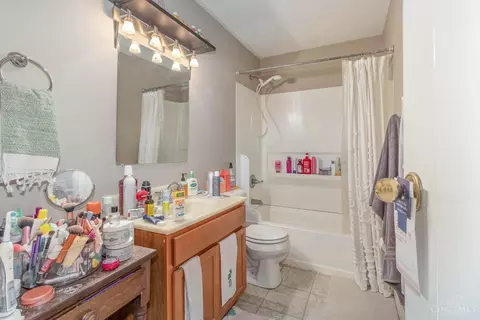 Bath - 421 Oregon St, Cincinnati, OH 45202 photo 3 of 3