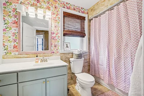 Bath - 514 Considine Ave, Cincinnati, OH 45205 photo 1 of 2