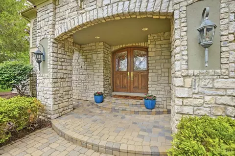 Exterior - 441 St Rte 73, Springboro, OH 45066 photo 8 of 26