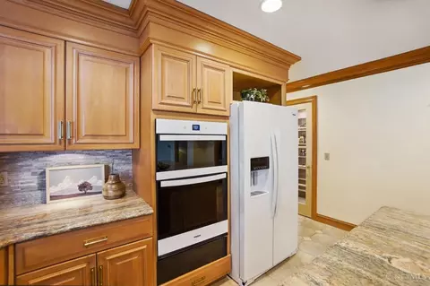 Kitchen - 441 St Rte 73, Springboro, OH 45066 photo 4 of 5