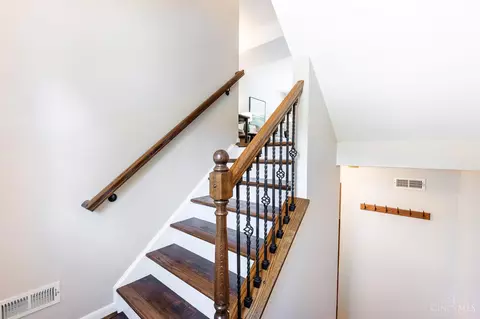 Entry Way - 6505 Silverfox Dr, Cincinnati, OH 45230 photo 1 of 2