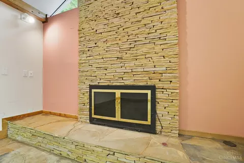 Living - 9870 Timbers Dr, Blue Ash, OH 45242 photo 6 of 7