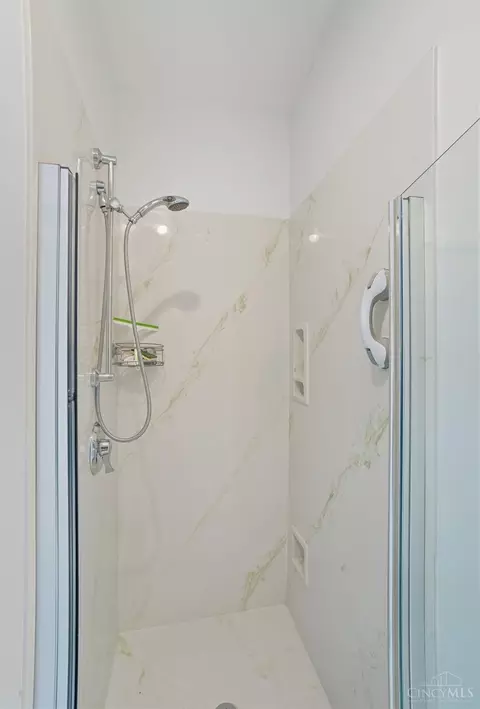Bath - 9870 Timbers Dr, Blue Ash, OH 45242 photo 3 of 7