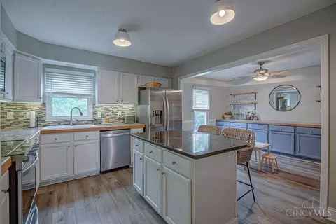 Kitchen - 6820 Spring Arbor Dr, Mason, OH 45040 photo 4 of 6
