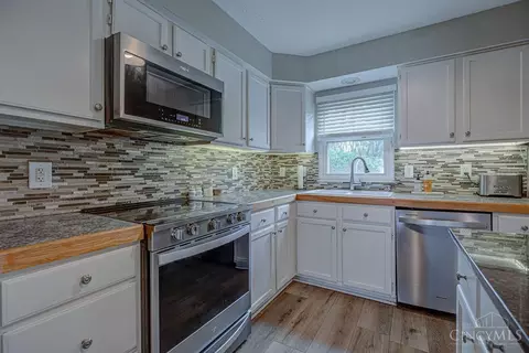 Kitchen - 6820 Spring Arbor Dr, Mason, OH 45040 photo 2 of 6