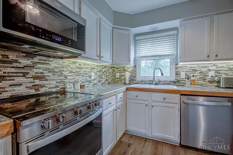 Kitchen - 6820 Spring Arbor Dr, Mason, OH 45040 photo 3 of 6
