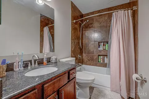 Bath - 6820 Spring Arbor Dr, Mason, OH 45040 photo 3 of 4