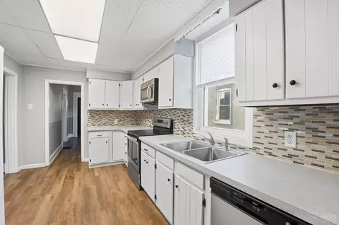 Kitchen - 4308 Smith Rd, Cincinnati, OH 45212 photo 3 of 3