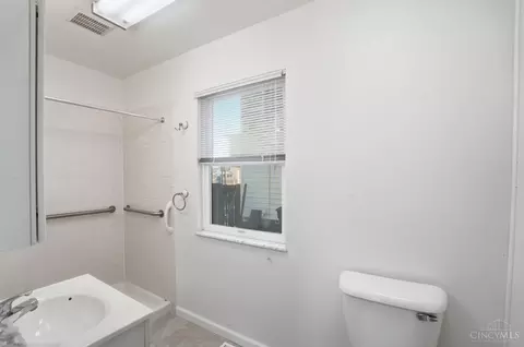 Bath - 4308 Smith Rd, Cincinnati, OH 45212 photo 2 of 5