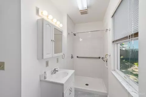 Bath - 4308 Smith Rd, Cincinnati, OH 45212 photo 1 of 5