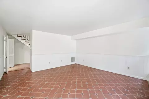 2111 Sutton Ave, Cincinnati, OH 45230 photo 8