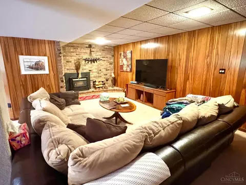 Living - 2451 Hunt Rd, Reading, OH 45215 photo 4 of 6