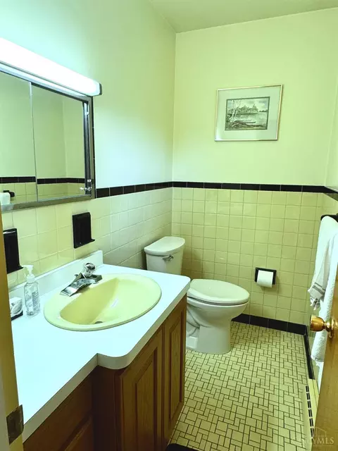 Bath - 2451 Hunt Rd, Reading, OH 45215 photo 1 of 5