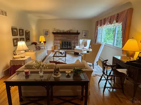 Living - 2451 Hunt Rd, Reading, OH 45215 photo 3 of 6