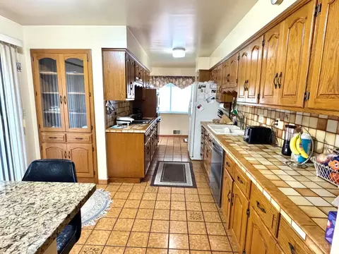 Kitchen - 2451 Hunt Rd, Reading, OH 45215 photo 2 of 4