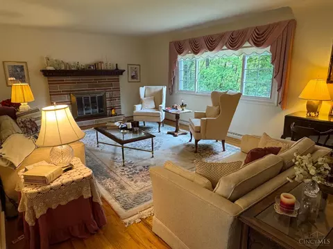 Living - 2451 Hunt Rd, Reading, OH 45215 photo 2 of 6