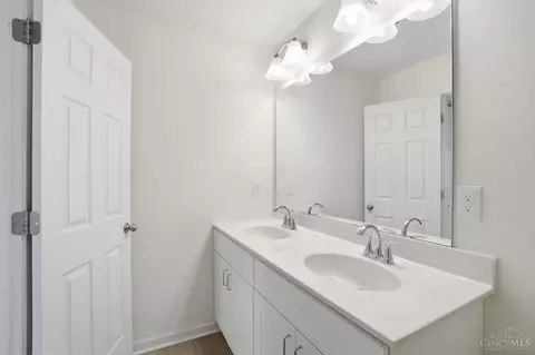 Bath - 1236 Sinclair Dr, Maineville, OH 45039 photo 9 of 10