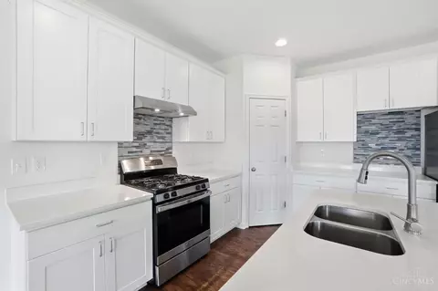 Kitchen - 1236 Sinclair Dr, Maineville, OH 45039 photo 4 of 5