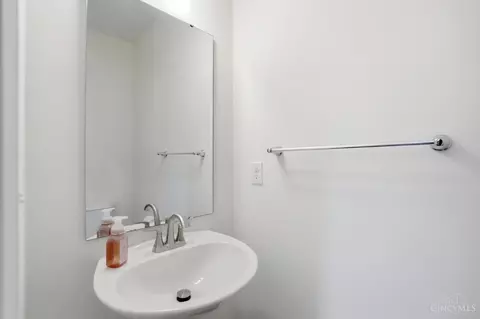 Bath - 1236 Sinclair Dr, Maineville, OH 45039 photo 2 of 10