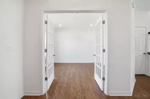 Entry Way - 1236 Sinclair Dr, Maineville, OH 45039 photo 2 of 7