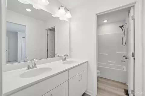 Bath - 1236 Sinclair Dr, Maineville, OH 45039 photo 7 of 10