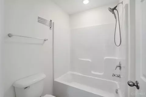 Bath - 1236 Sinclair Dr, Maineville, OH 45039 photo 8 of 10