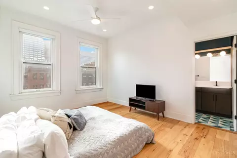 Bedroom - 1003 Walnut St, Cincinnati, OH 45202 photo 1 of 2