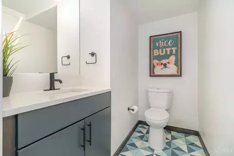 Bath - 1003 Walnut St, Cincinnati, OH 45202 photo 1 of 2