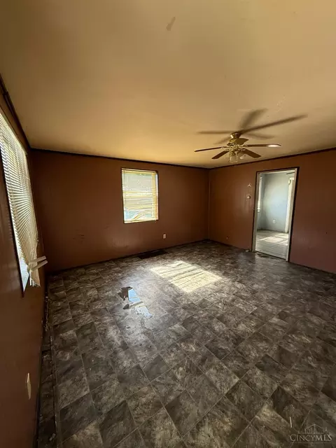 955 Simmons Ave, Lincoln Heights, OH 45215 photo 3