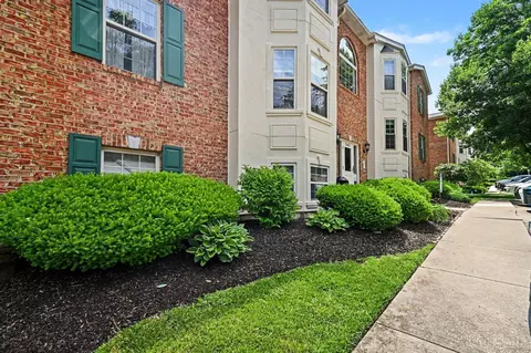 5461 Asbury Lake Dr, Cincinnati, OH 45247