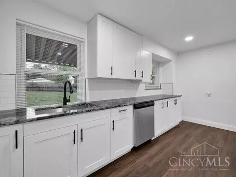 3942 Standish Ave, Cincinnati, OH 45213