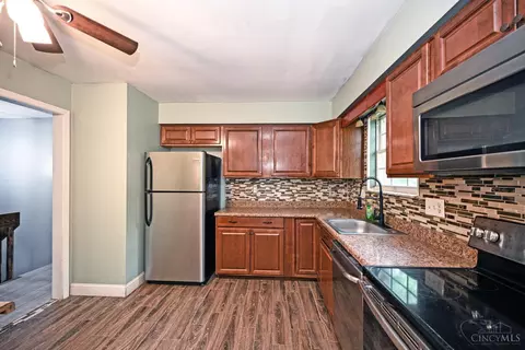 Kitchen - 4237 Ellis Rd, Batavia, OH 45103 photo 1 of 2
