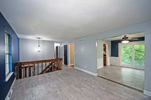 Living - 4237 Ellis Rd, Batavia, OH 45103 photo 3 of 5