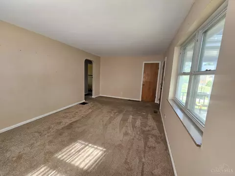 Living - 1725 Norcol Ln, Cincinnati, OH 45231 photo 2 of 3