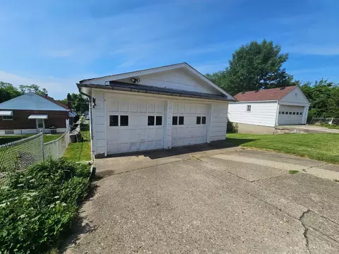 Exterior - 1725 Norcol Ln, Cincinnati, OH 45231 photo 6 of 7