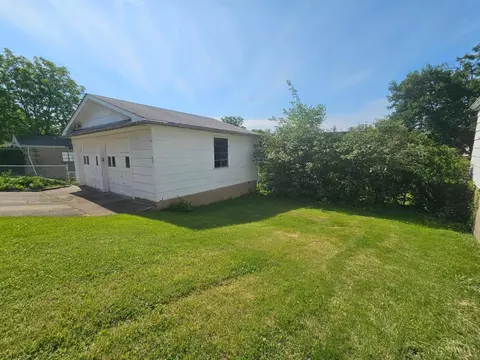 Exterior - 1725 Norcol Ln, Cincinnati, OH 45231 photo 2 of 7