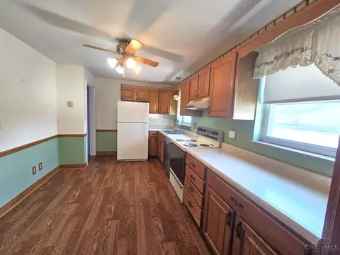 Kitchen - 1725 Norcol Ln, Cincinnati, OH 45231 photo 1 of 3