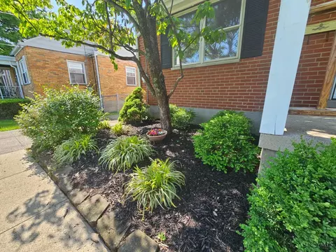 Exterior - 1725 Norcol Ln, Cincinnati, OH 45231 photo 4 of 7