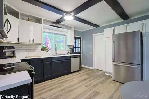 Kitchen - 562 Rancho Ln, Cincinnati, OH 45244 photo 2 of 2