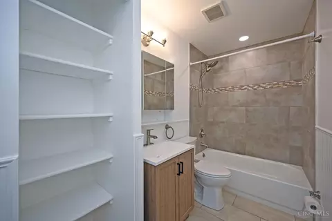 Bath - 585 Brantner Ln, Cincinnati, OH 45244 photo 1 of 5