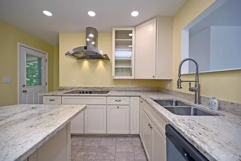 Kitchen - 585 Brantner Ln, Cincinnati, OH 45244 photo 6 of 6