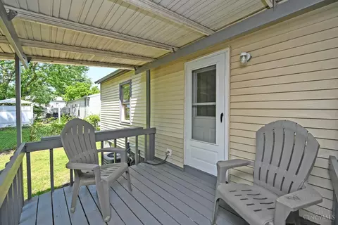Exterior - 585 Brantner Ln, Cincinnati, OH 45244 photo 5 of 16