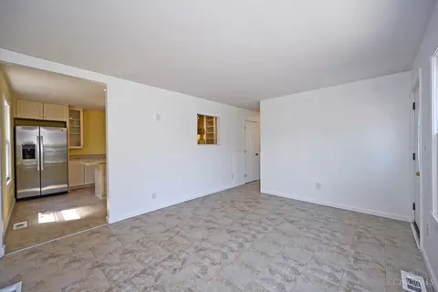 Living - 585 Brantner Ln, Cincinnati, OH 45244 photo 3 of 4