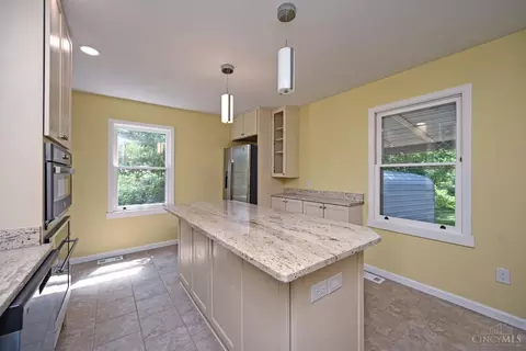 Kitchen - 585 Brantner Ln, Cincinnati, OH 45244 photo 5 of 6