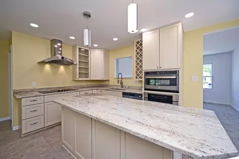 Kitchen - 585 Brantner Ln, Cincinnati, OH 45244 photo 3 of 6