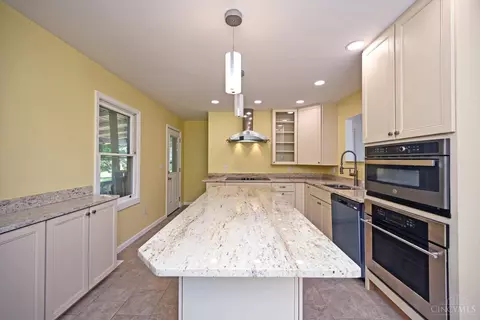 Kitchen - 585 Brantner Ln, Cincinnati, OH 45244 photo 2 of 6