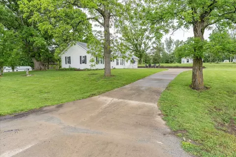 10529 N Shore Rd, Hillsboro, OH 45133